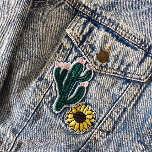 Honey Punch Good Vibes Only Jean Jacket Size M - Picture 7 of 12